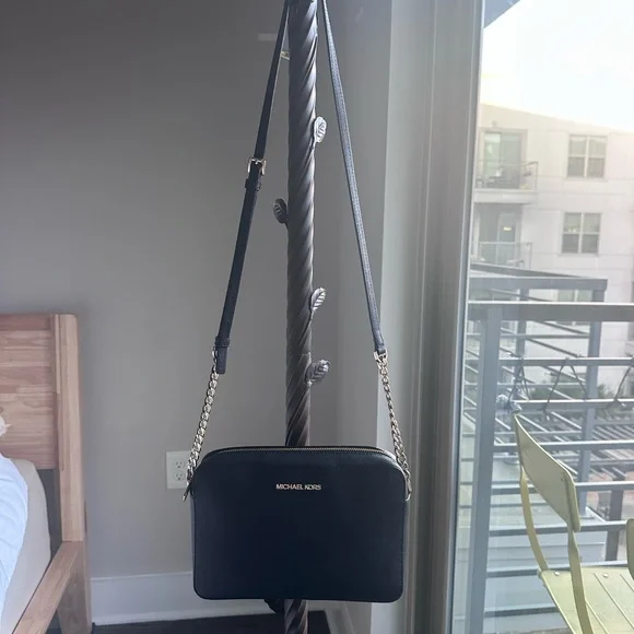 Michael Kors Black Jet Set Crossbody Bag - Picture 9 of 12